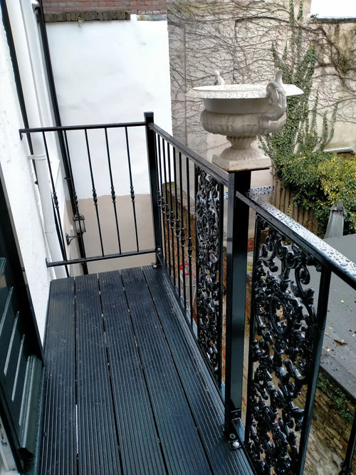 Frans Balkon met Siersmeedwerk detail 1